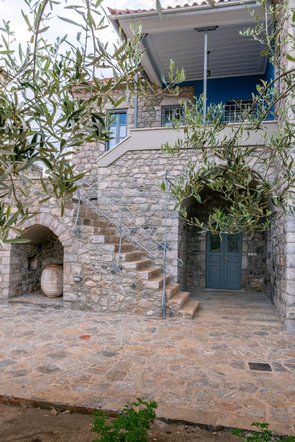 Englezena'S Guesthouse Leonídion Exterior foto